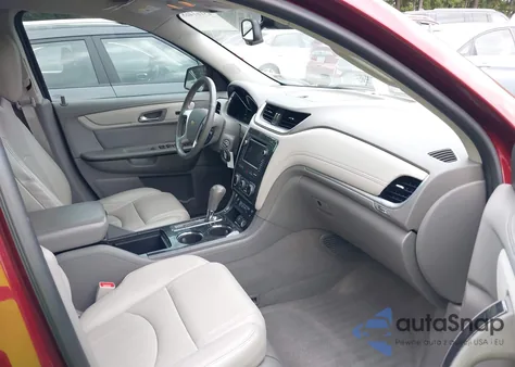 2017 Chevrolet Traverse Premier z USA, uszkodzony, nr VIN 1GNKRJKD7HJ251180